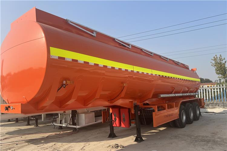 TITAN 45000 Liters Fuel Oil Diesel Tanker Trailer for Sale In Saudi Arabia - نصف مقطورة صهريج: صورة 3 TITAN 45000 Liters Fuel Oil Diesel Tanker Trailer for Sale In Saudi Arabia - نصف مقطورة صهريج: صورة 3