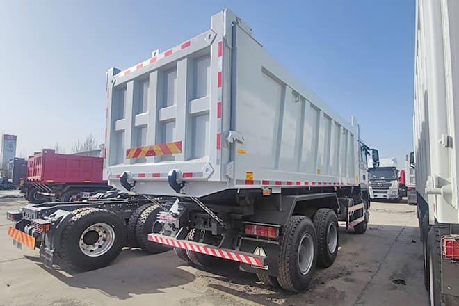 TITAN Howo 6x4 10 Wheel Tipper Truck for Sale in Zambia - شاحنة قلاب: صورة 3 TITAN Howo 6x4 10 Wheel Tipper Truck for Sale in Zambia - شاحنة قلاب: صورة 3