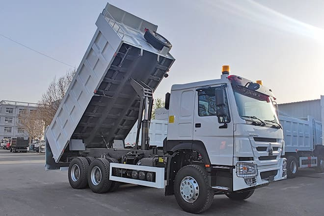 TITAN Howo 6x4 New Tipper Trucks for Sale in Ghana - شاحنة قلاب: صورة 2 TITAN Howo 6x4 New Tipper Trucks for Sale in Ghana - شاحنة قلاب: صورة 2