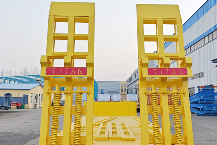 TITAN Semi Low Bed Trailer for Sale in Zambia - عربة منخفضة مسطحة نصف مقطورة: صورة 5 TITAN Semi Low Bed Trailer for Sale in Zambia - عربة منخفضة مسطحة نصف مقطورة: صورة 5