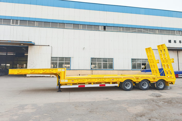 TITAN Semi Low Bed Trailer for Sale in Zambia - عربة منخفضة مسطحة نصف مقطورة: صورة 4 TITAN Semi Low Bed Trailer for Sale in Zambia - عربة منخفضة مسطحة نصف مقطورة: صورة 4