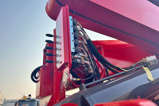 XCMG 20 40Ft Container Side Loader for Sale in Tanzania - نصف مقطورة لنقل الحاويات: صورة 2 XCMG 20 40Ft Container Side Loader for Sale in Tanzania - نصف مقطورة لنقل الحاويات: صورة 2