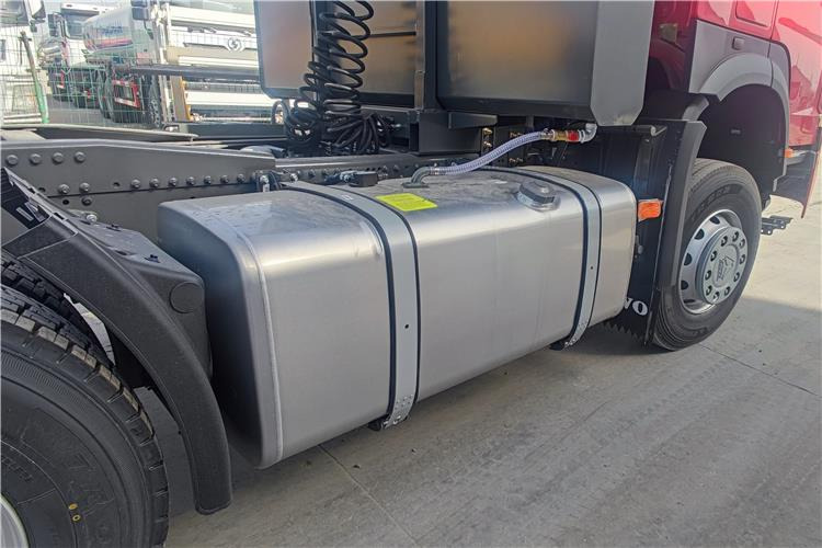Sinotruk Howo 380hp 6x4 truck tractor for sale in Congo - وحدة جر: صورة 5 Sinotruk Howo 380hp 6x4 truck tractor for sale in Congo - وحدة جر: صورة 5