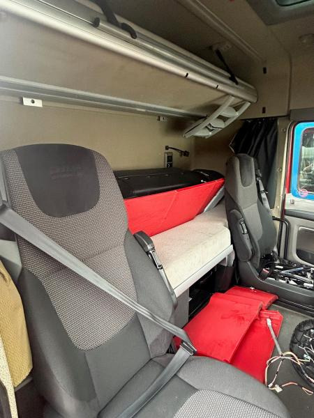 DAF XF105-460 Rouge - كابينة - شاحنة: صورة 3 DAF XF105-460 Rouge - كابينة - شاحنة: صورة 3