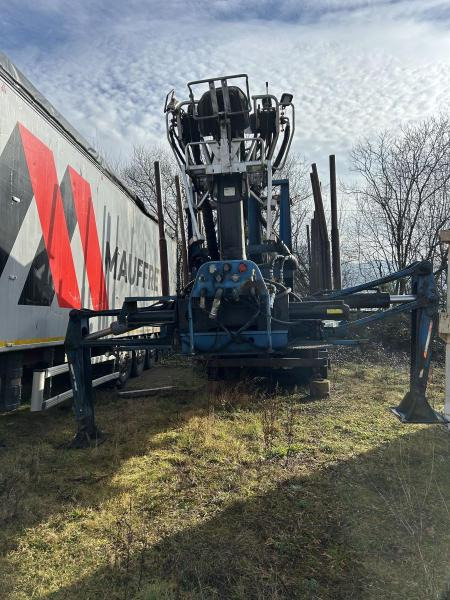 Diebolt grue avec grappin rotatif - نصف مقطورة اخشاب: صورة 1 Diebolt grue avec grappin rotatif - نصف مقطورة اخشاب: صورة 1