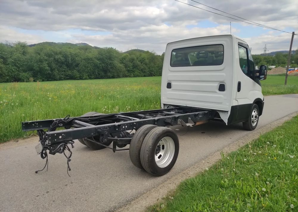 Iveco DAILY 35c14 2.3 hpi rama do zabudowy, - شاحنة هيكل كابينة: صورة 3 Iveco DAILY 35c14 2.3 hpi rama do zabudowy, - شاحنة هيكل كابينة: صورة 3