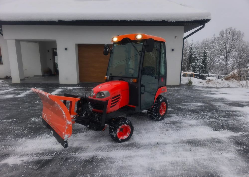 Kubota BX350 4x4 Traktorek komunalny kosiarka pług piaskarka pełen osprzęt - جرار البلدية: صورة 1 Kubota BX350 4x4 Traktorek komunalny kosiarka pług piaskarka pełen osprzęt - جرار البلدية: صورة 1