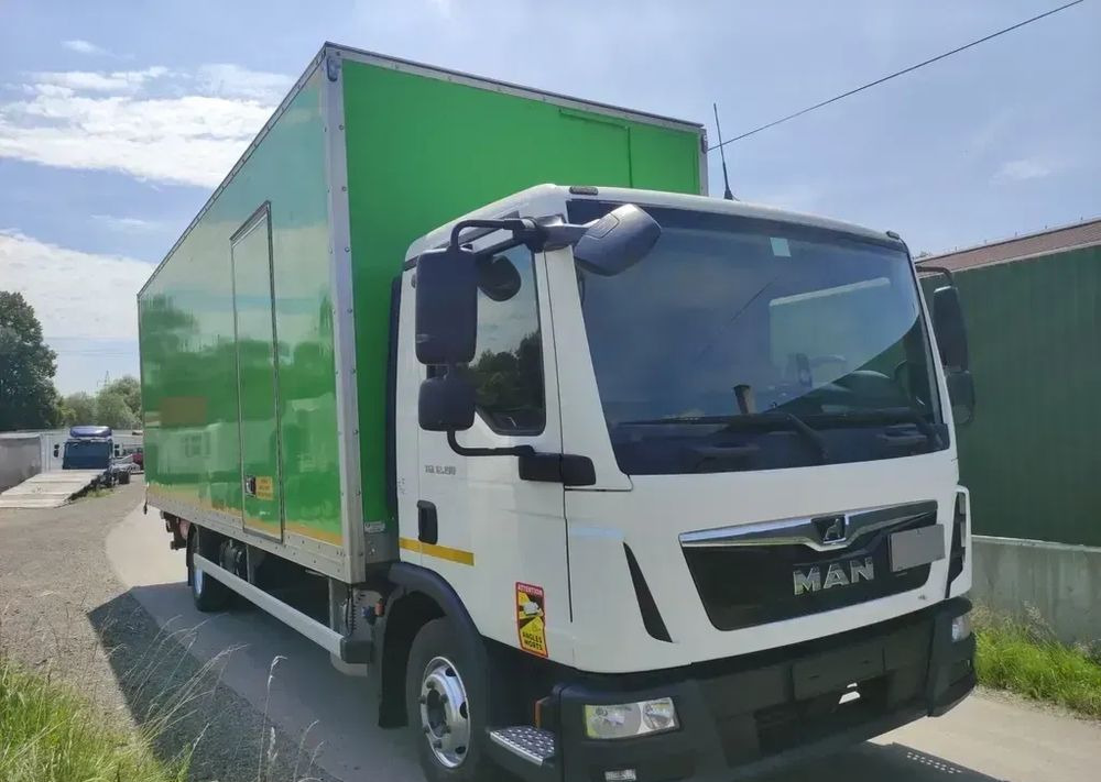 MAN TGL 12.190 kontener , winda - شاحنة مقفلة: صورة 1 MAN TGL 12.190 kontener , winda - شاحنة مقفلة: صورة 1