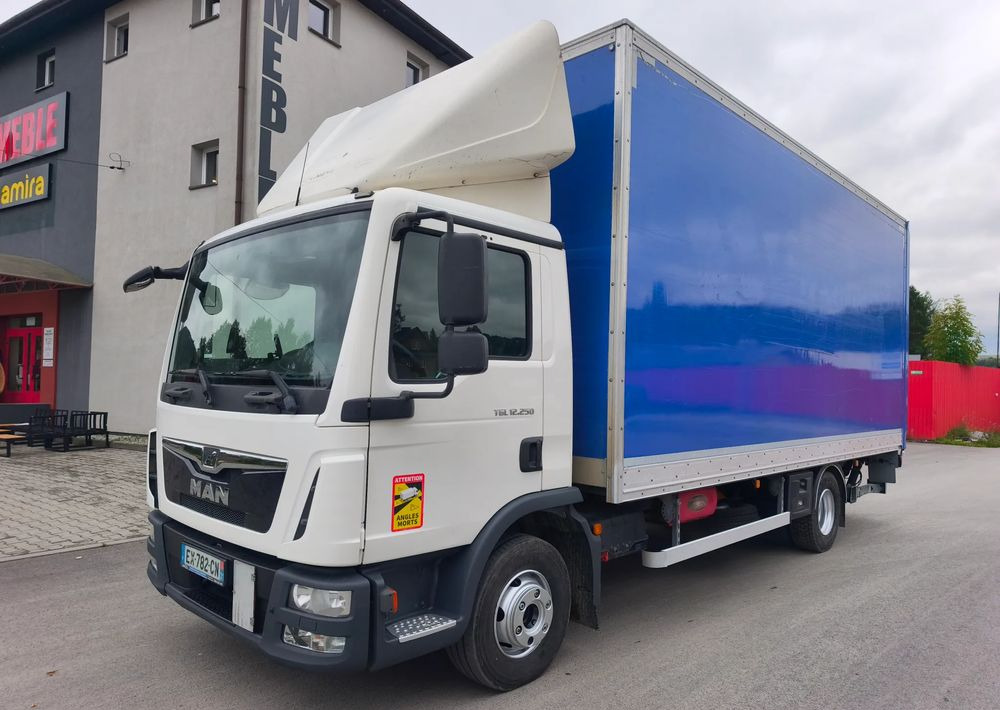 MAN TGL 12.250 kontener 6,2 , winda - شاحنة مقفلة: صورة 1 MAN TGL 12.250 kontener 6,2 , winda - شاحنة مقفلة: صورة 1