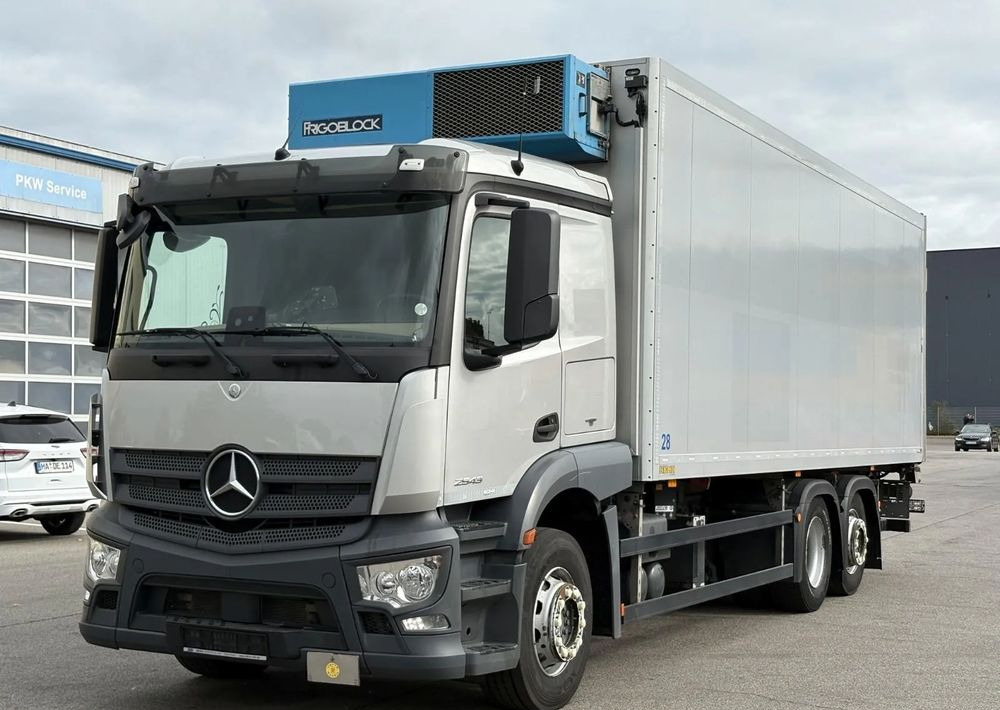 Mercedes-Benz Actros 2543 6x2 chłodnia izoterma 18 palet oś skrętna - شاحنة الفريزر: صورة 1 Mercedes-Benz Actros 2543 6x2 chłodnia izoterma 18 palet oś skrętna - شاحنة الفريزر: صورة 1
