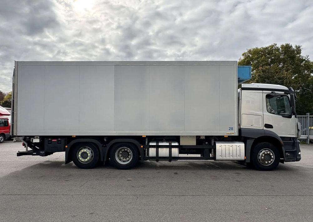 Mercedes-Benz Actros 2543 6x2 chłodnia izoterma 18 palet oś skrętna - شاحنة الفريزر: صورة 4 Mercedes-Benz Actros 2543 6x2 chłodnia izoterma 18 palet oś skrętna - شاحنة الفريزر: صورة 4