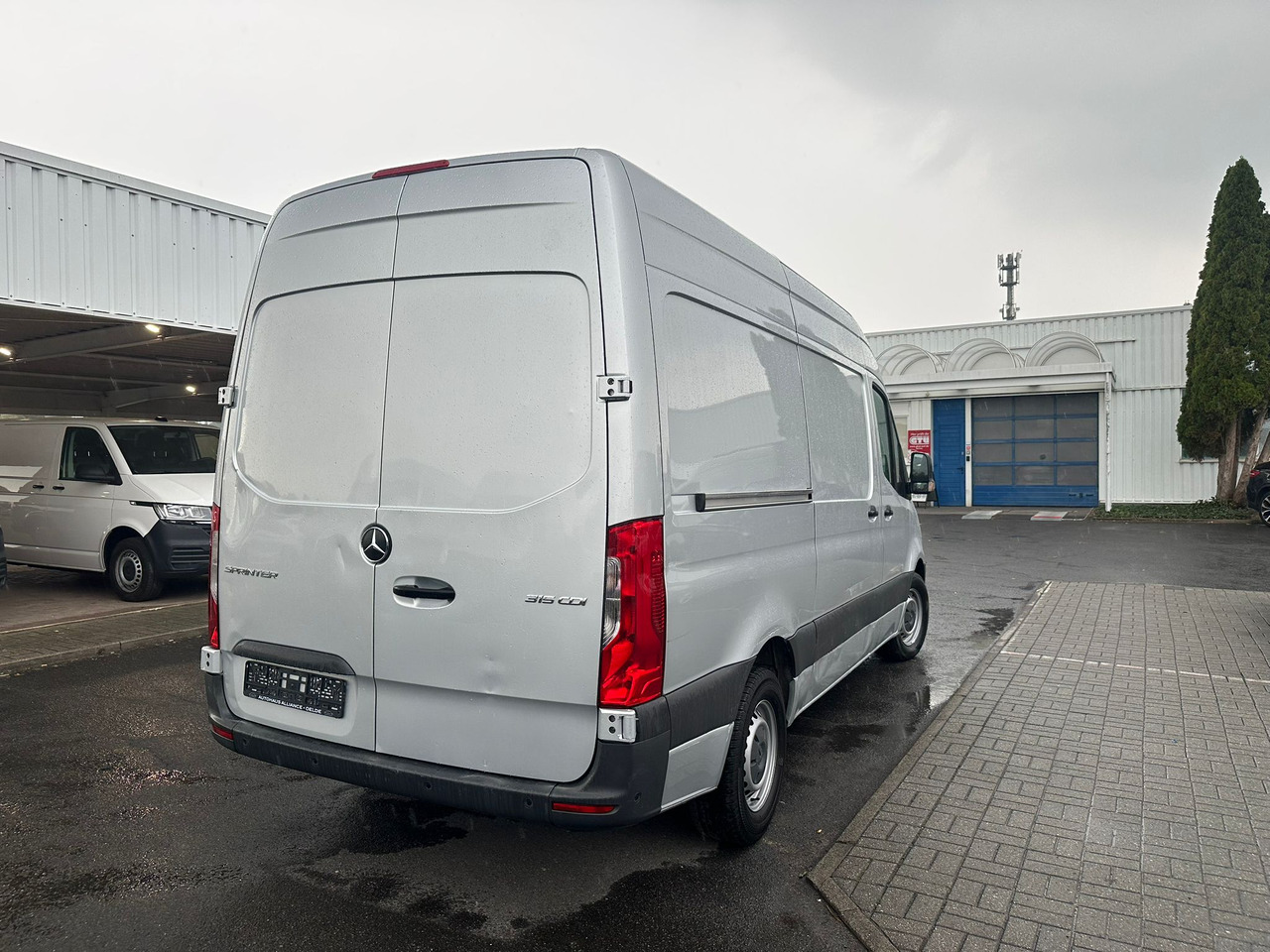 Mercedes Benz Sprinter - فان: صورة 4 Mercedes Benz Sprinter - فان: صورة 4