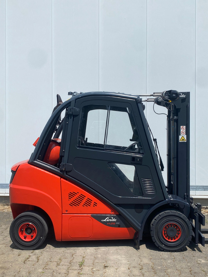Linde Linde H 25 T - 6-372 h - Seitenschieber - - رافعة شوكية تعمل بالغاز: صورة 4 Linde Linde H 25 T - 6-372 h - Seitenschieber - - رافعة شوكية تعمل بالغاز: صورة 4