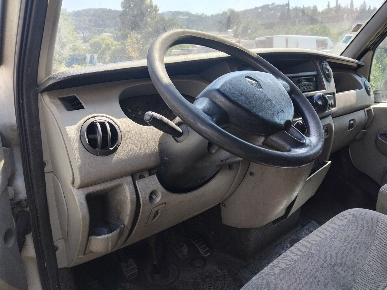 FOURGON RENAULT MASTER NON ROULANT . - آليات: صورة 2 FOURGON RENAULT MASTER NON ROULANT . - آليات: صورة 2
