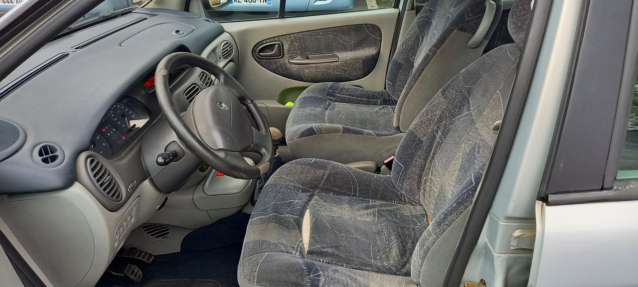 MEGANE ESSENCE (241) - سيارة: صورة 4 MEGANE ESSENCE (241) - سيارة: صورة 4