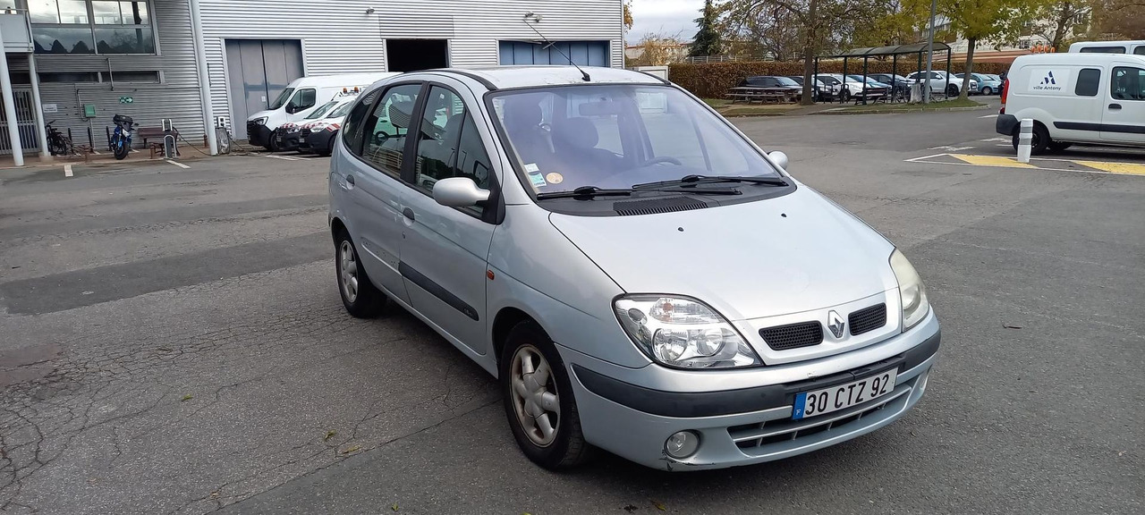 MEGANE ESSENCE (241) - سيارة: صورة 1 MEGANE ESSENCE (241) - سيارة: صورة 1