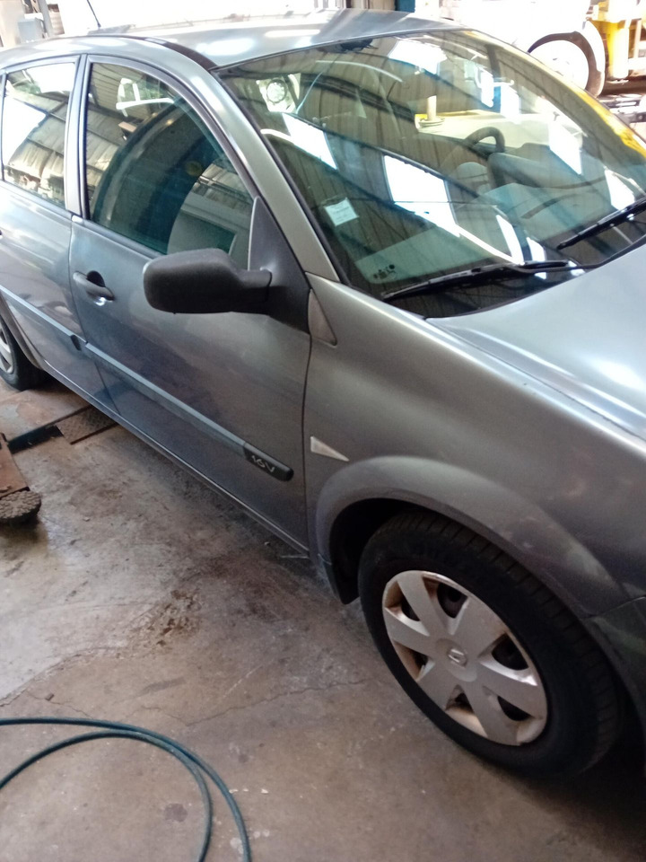 Renault Mégane 2 1.4l 6cv fiscaux 82 cv DIN - هاتشباك: صورة 1 Renault Mégane 2 1.4l 6cv fiscaux 82 cv DIN - هاتشباك: صورة 1