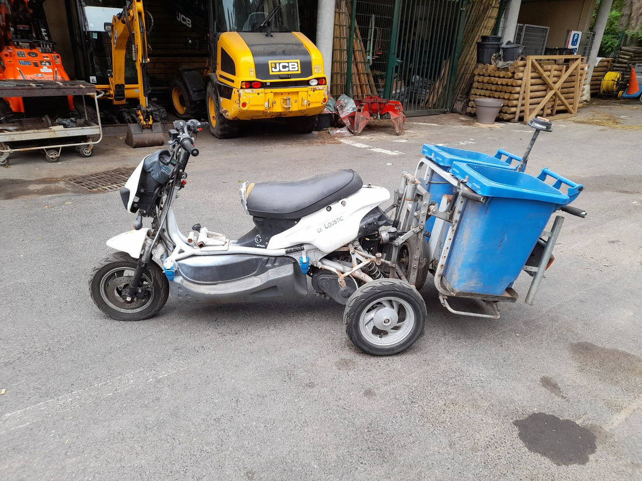TRICYCLE ÉLECTRIQUE DE COLLECTE - دراجة نارية: صورة 1 TRICYCLE ÉLECTRIQUE DE COLLECTE - دراجة نارية: صورة 1