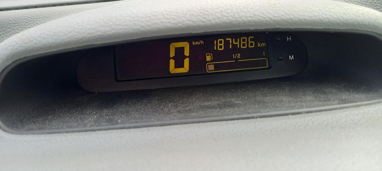 TWINGO PETROL (267) - سيارة: صورة 4 TWINGO PETROL (267) - سيارة: صورة 4