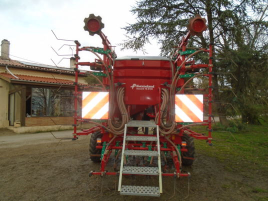 Kverneland TS EVO 6000 - آلة البذار متعددة الوظائف: صورة 5 Kverneland TS EVO 6000 - آلة البذار متعددة الوظائف: صورة 5