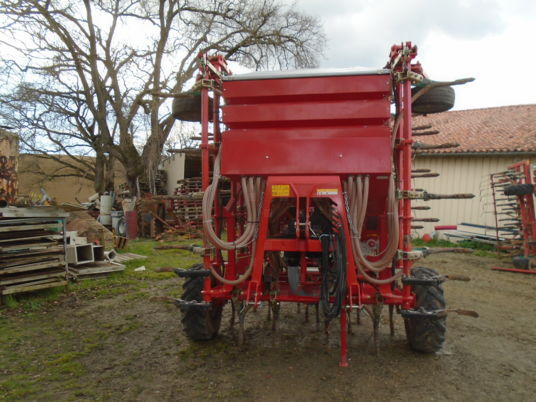 Kverneland TS EVO 6000 - آلة البذار متعددة الوظائف: صورة 2 Kverneland TS EVO 6000 - آلة البذار متعددة الوظائف: صورة 2