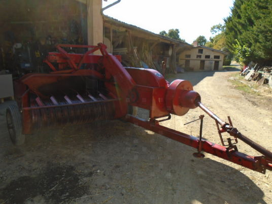Massey Ferguson 10-8 - مكبس البالات المستطيله: صورة 4 Massey Ferguson 10-8 - مكبس البالات المستطيله: صورة 4