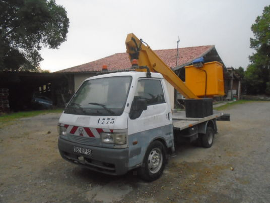 Mazda bongo - منصة تلسكوبية محمولة على شاحنة: صورة 1 Mazda bongo - منصة تلسكوبية محمولة على شاحنة: صورة 1