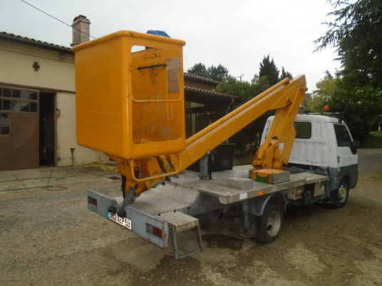 Mazda bongo - منصة تلسكوبية محمولة على شاحنة: صورة 4 Mazda bongo - منصة تلسكوبية محمولة على شاحنة: صورة 4