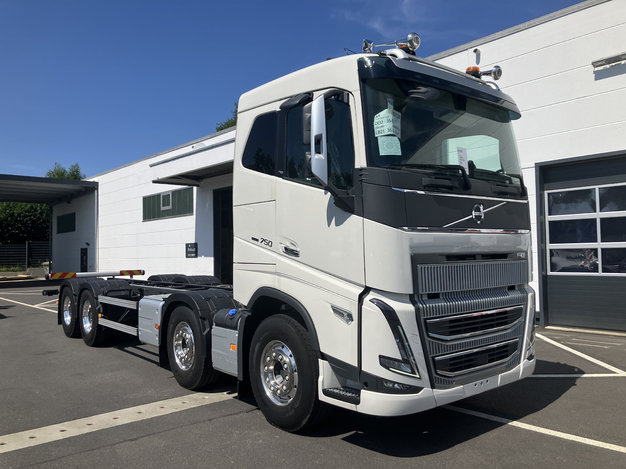 VOLVO FH16 750 8x4 Chassis - شاحنة هيكل كابينة: صورة 1 VOLVO FH16 750 8x4 Chassis - شاحنة هيكل كابينة: صورة 1
