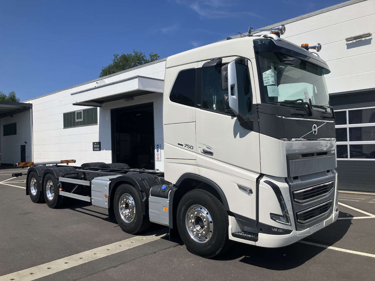 VOLVO FH16 750 8x4 Chassis - شاحنة هيكل كابينة: صورة 2 VOLVO FH16 750 8x4 Chassis - شاحنة هيكل كابينة: صورة 2