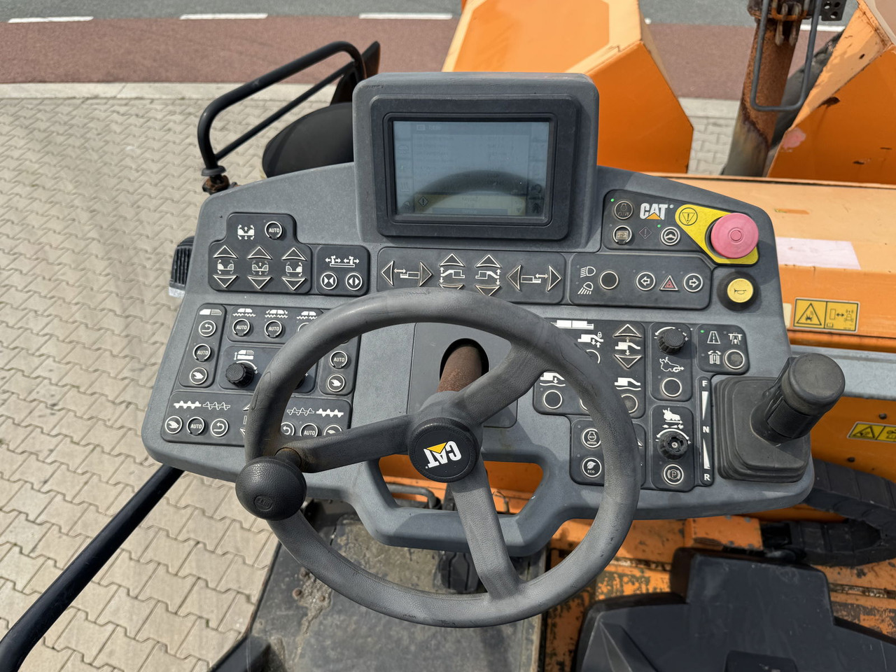 Caterpillar AP300F - مدادة الأسفلت: صورة 5 Caterpillar AP300F - مدادة الأسفلت: صورة 5