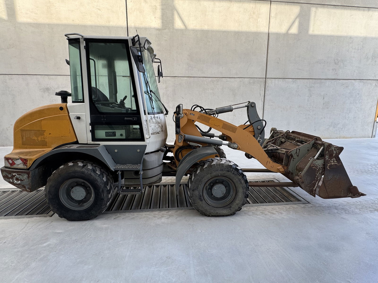 Liebherr L 506 - اللودر بعجل: صورة 1 Liebherr L 506 - اللودر بعجل: صورة 1