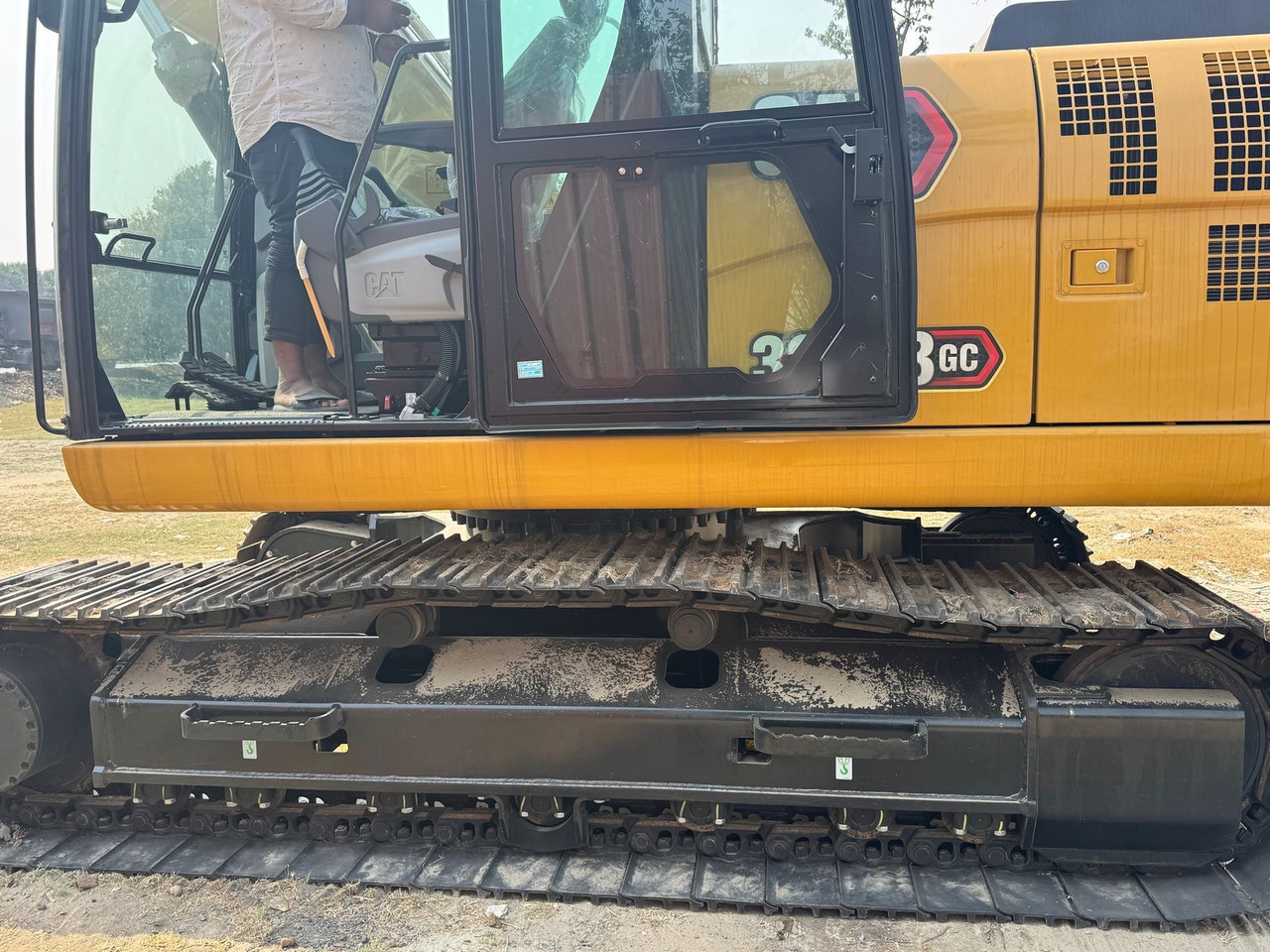 CATERPILLAR 323GC - حفار زحاف: صورة 1 CATERPILLAR 323GC - حفار زحاف: صورة 1