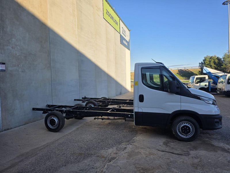 Iveco Daily 35S14 - شاحنة هيكل كابينة: صورة 2 Iveco Daily 35S14 - شاحنة هيكل كابينة: صورة 2