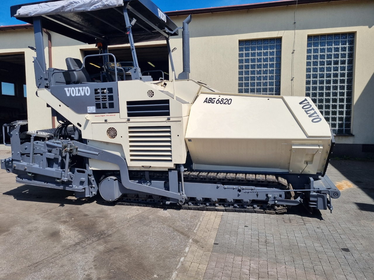 VOLVO TITAN 6820 - مدادة الأسفلت: صورة 3 VOLVO TITAN 6820 - مدادة الأسفلت: صورة 3