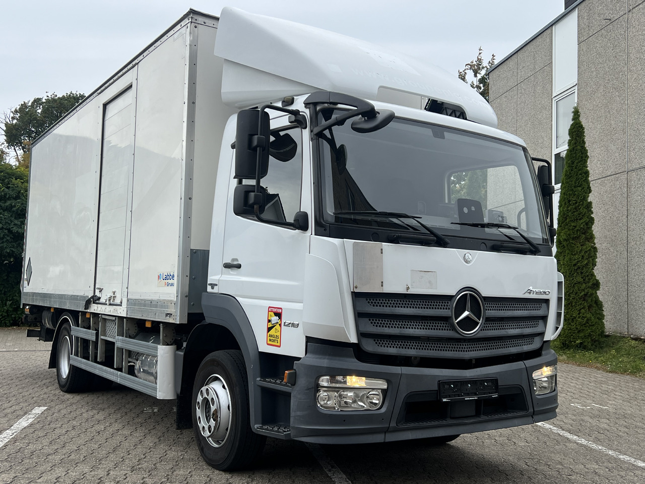 MERCEDES-BENZ Atego 1218 L Classic-Vermietung möglich-ADR-LBW - شاحنة مقفلة: صورة 2 MERCEDES-BENZ Atego 1218 L Classic-Vermietung möglich-ADR-LBW - شاحنة مقفلة: صورة 2
