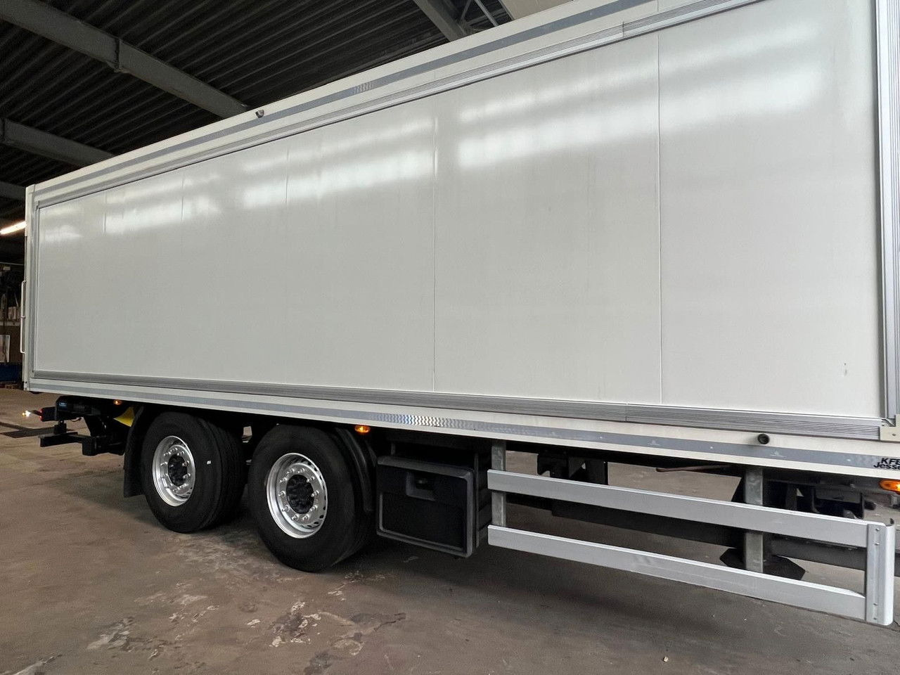 Mercedes-Benz Actros 2543 Komplettzug Voll-Luft - Lange Koffer - شاحنة مقفلة: صورة 5 Mercedes-Benz Actros 2543 Komplettzug Voll-Luft - Lange Koffer - شاحنة مقفلة: صورة 5