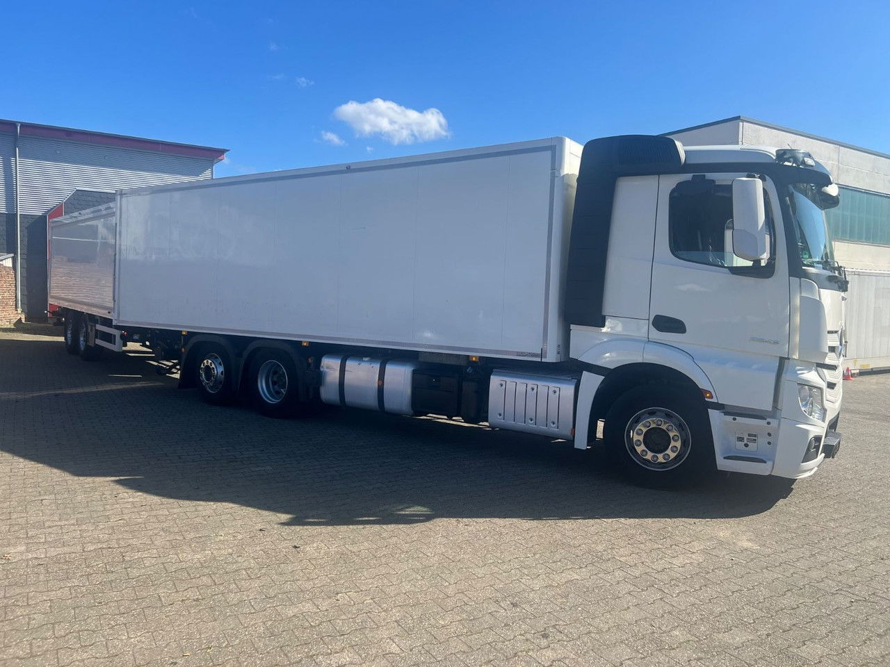 Mercedes-Benz Actros 2543 LBW Voll-Luft-Gefed-Lang Kof - شاحنة مقفلة: صورة 3 Mercedes-Benz Actros 2543 LBW Voll-Luft-Gefed-Lang Kof - شاحنة مقفلة: صورة 3