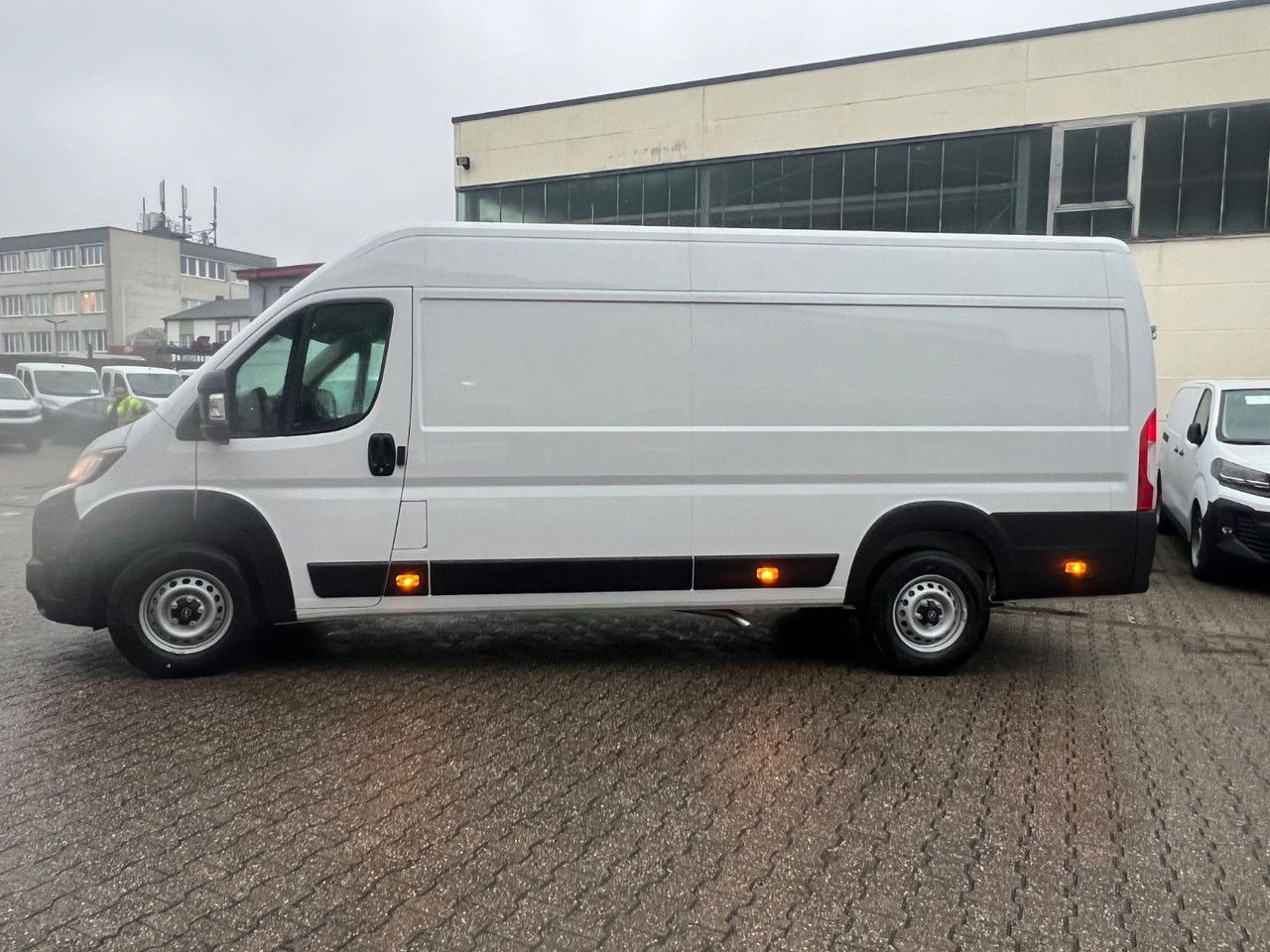 Opel Kasten 3,5 L4 H2 PS 180 Automatik+AHK Kasten 3,5 L4 H2 PS 180 Automatik+AHK - فان: صورة 4 Opel Kasten 3,5 L4 H2 PS 180 Automatik+AHK Kasten 3,5 L4 H2 PS 180 Automatik+AHK - فان: صورة 4