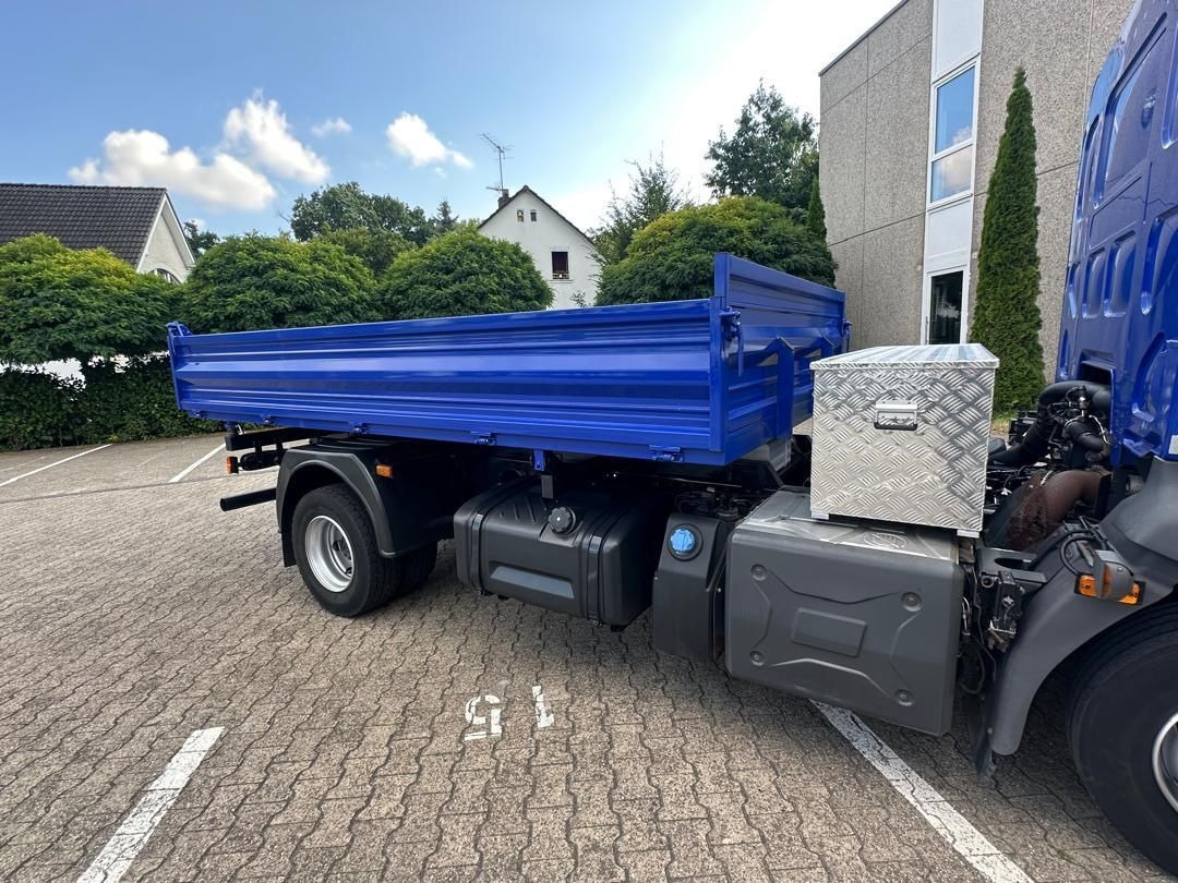 Renault D 12.240 Werkzeugkasten-Dreiseitenkipper 12 to - شاحنة قلاب: صورة 5 Renault D 12.240 Werkzeugkasten-Dreiseitenkipper 12 to - شاحنة قلاب: صورة 5
