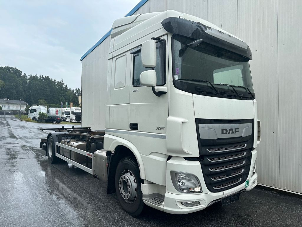 DAF XF 460 SpaceCab Retarder TÜV neu DAF XF 460 SpaceCab Retarder - شاحنات الحاويات / جسم علوي قابل للتغيير شاحنة: صورة 2 DAF XF 460 SpaceCab Retarder TÜV neu DAF XF 460 SpaceCab Retarder - شاحنات الحاويات / جسم علوي قابل للتغيير شاحنة: صورة 2