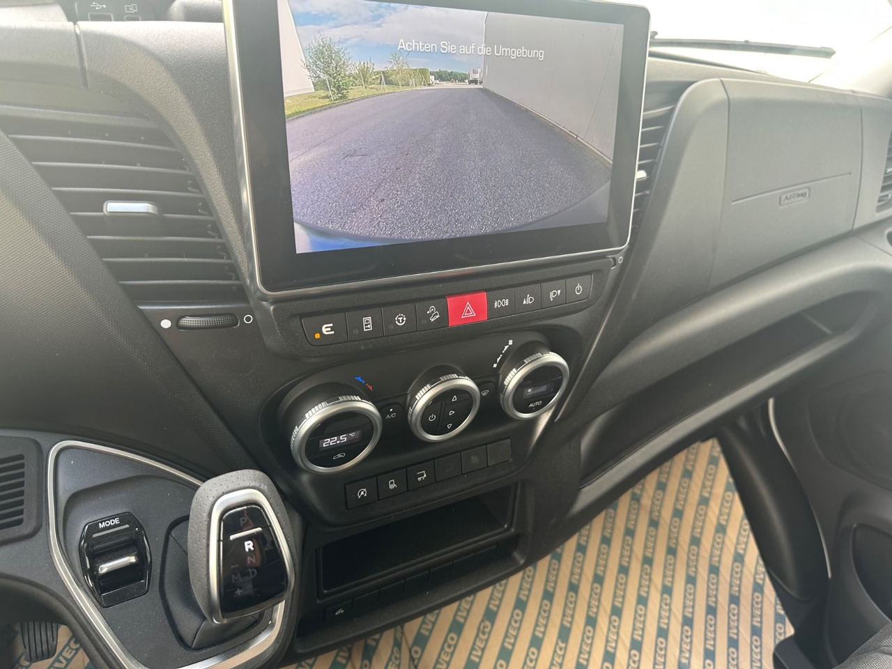 شاحنة مغلقة الصندوق Iveco Daily 35S14  8g HiMatic LBW Mod 2025: صورة 12