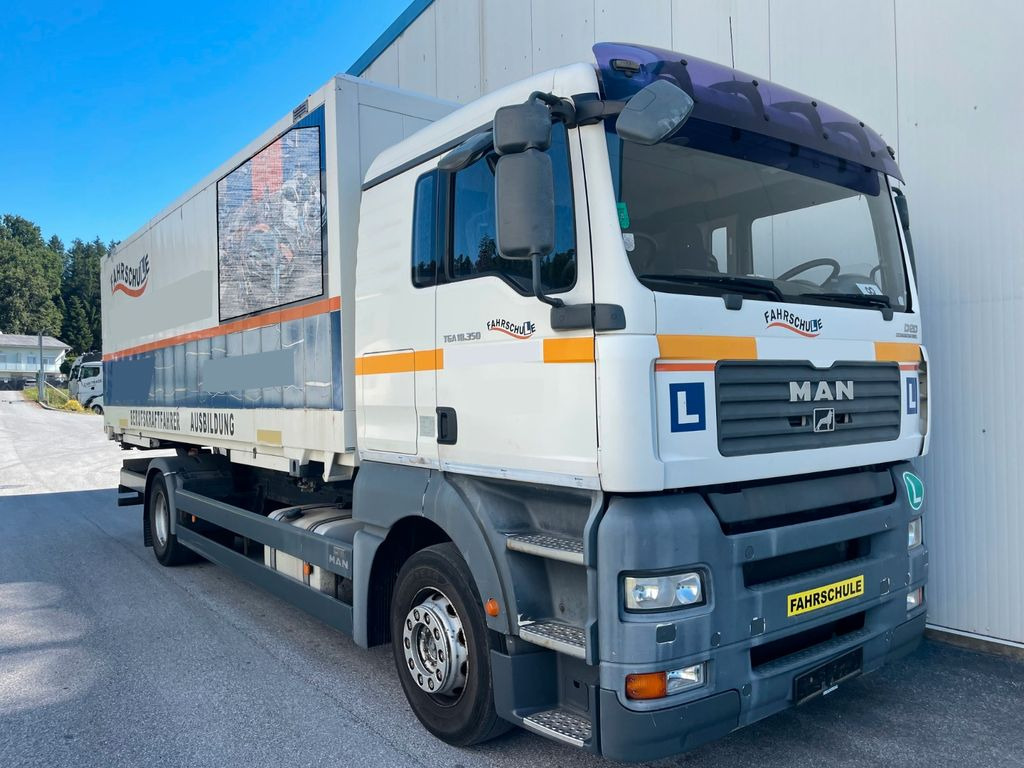 MAN TGA 18.350 Schalter FAHRSCHULE Driving Shool - شاحنة مقفلة: صورة 2 MAN TGA 18.350 Schalter FAHRSCHULE Driving Shool - شاحنة مقفلة: صورة 2