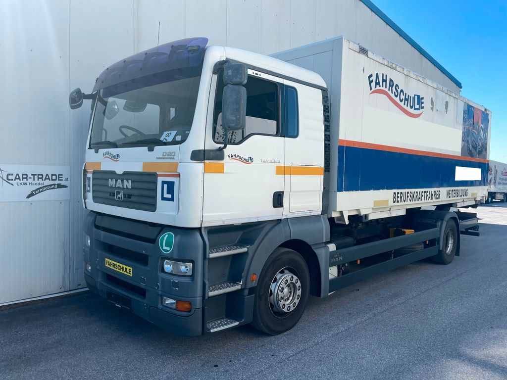 MAN TGA 18.350 Schalter FAHRSCHULE Driving Shool - شاحنة مقفلة: صورة 1 MAN TGA 18.350 Schalter FAHRSCHULE Driving Shool - شاحنة مقفلة: صورة 1