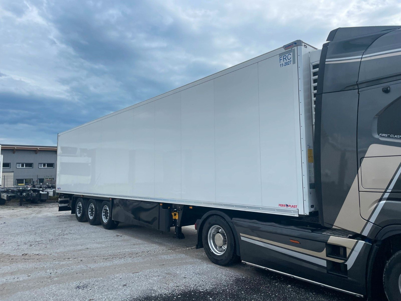 Schmitz Cargobull SKO 24 Cool V7 DoppelStock Blumenbreit - نصف مقطورة صندوق مغلق: صورة 2 Schmitz Cargobull SKO 24 Cool V7 DoppelStock Blumenbreit - نصف مقطورة صندوق مغلق: صورة 2