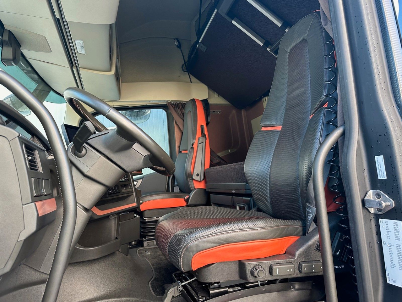 Volvo FH 750 XL Retarder Vollausstattung - وحدة جر: صورة 5 Volvo FH 750 XL Retarder Vollausstattung - وحدة جر: صورة 5