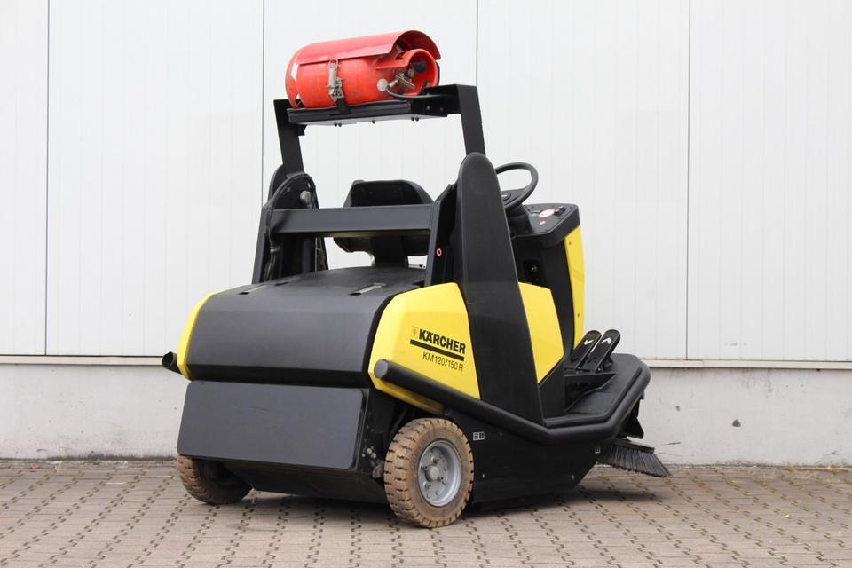 Kärcher KM120/150R LPG Aufsitz- Kehrsaugmaschine Kehrmaschine Gas - كناسة المناطق الصناعية: صورة 3 Kärcher KM120/150R LPG Aufsitz- Kehrsaugmaschine Kehrmaschine Gas - كناسة المناطق الصناعية: صورة 3