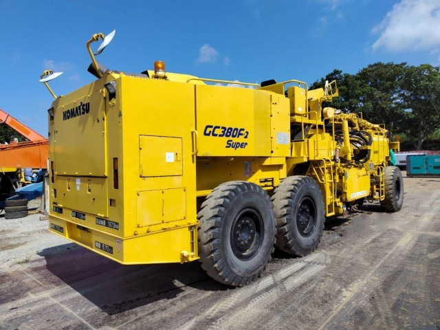 KOMATSU GC380F-2 - قشاطة أسفلت: صورة 3 KOMATSU GC380F-2 - قشاطة أسفلت: صورة 3