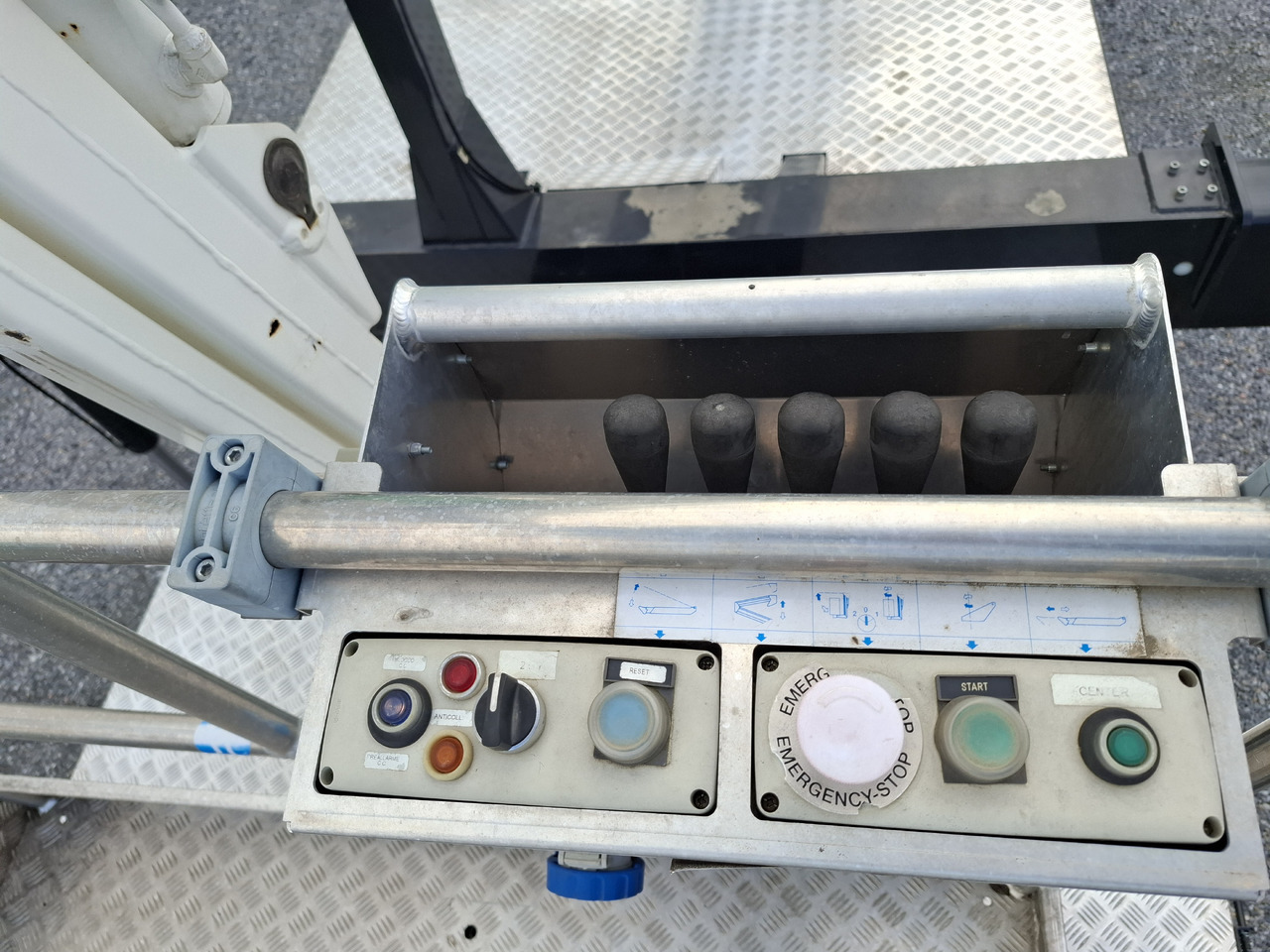 جديدة منصة تلسكوبية محمولة على شاحنة IVECO Eurocargo ML120EL18 Comet 31-17 HQ: صورة 45 جديدة منصة تلسكوبية محمولة على شاحنة IVECO Eurocargo ML120EL18 Comet 31-17 HQ: صورة 45