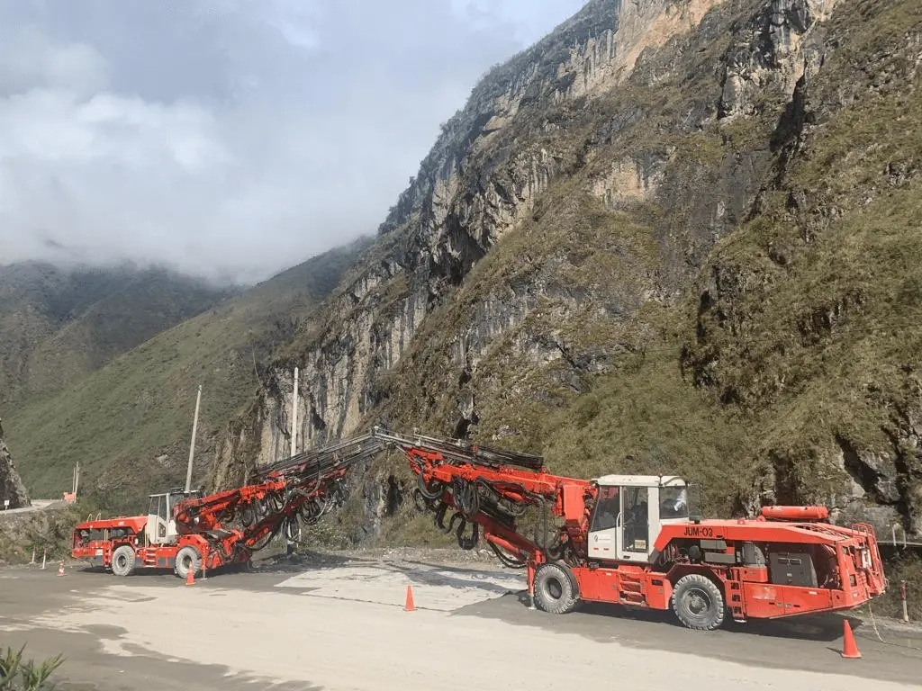 Sandvik DT1131-SC DT1230i - آلة التعدين: صورة 1 Sandvik DT1131-SC DT1230i - آلة التعدين: صورة 1